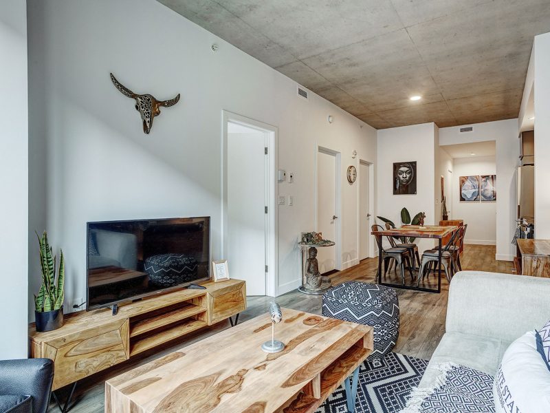 Business-Ready Serviced 2 Bedroom Apartment in Montreal