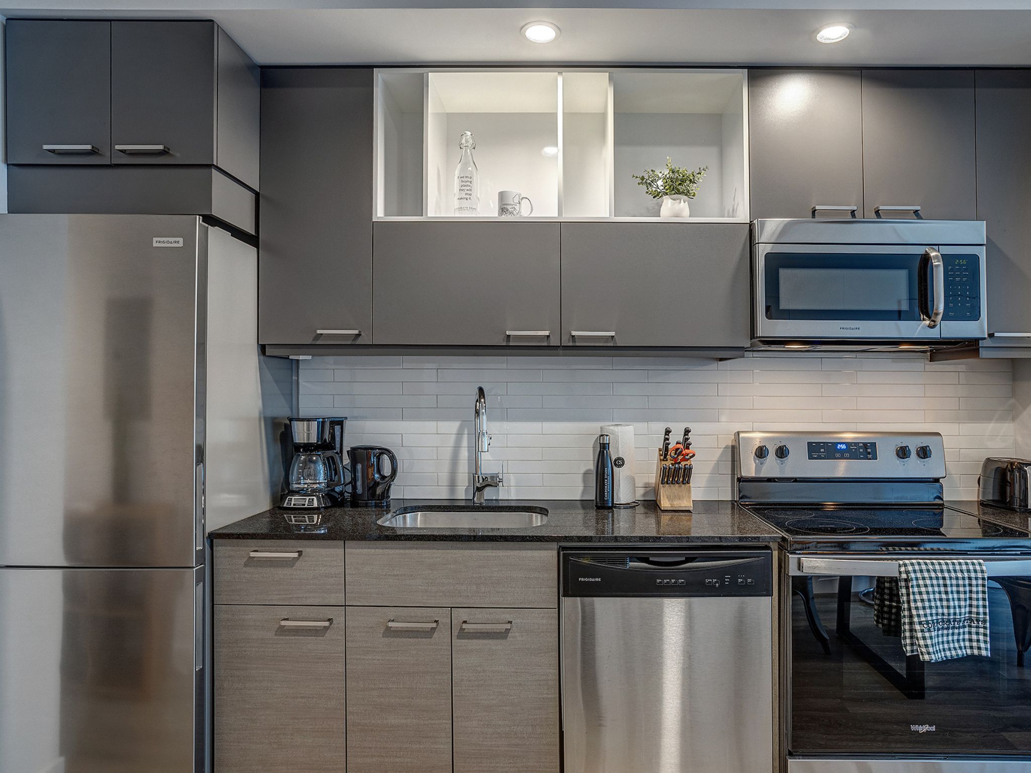 Fully equipped kitchen in a Montreal Stays furnished apartment