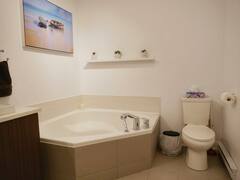 Urbanit – Furnished Downtown Condo | Near Berri-UQAM & Beaudry