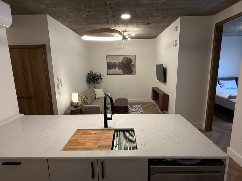 Corporate Apartment 5 Minutes from YUL Montréal Airport